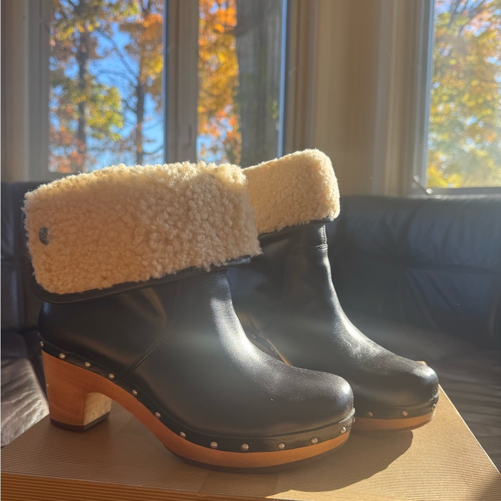 UGG Lynnea Stud Shearling Lined Clog Black Leather Heel Ankle Boots Size 9 Boho